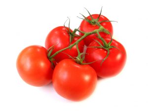 помидоры на белом фоне