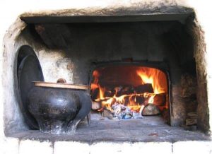 домашняя печь на дровах и казан 