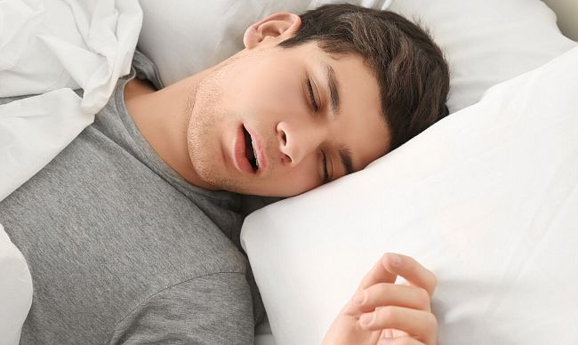 Что такое ночное апноэ, причины остановки дыхания во сне
